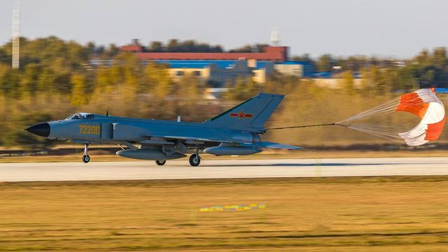 關于2022年殲-7還有多少架的探討，探討，殲-7戰(zhàn)機在2022年的數(shù)量概況