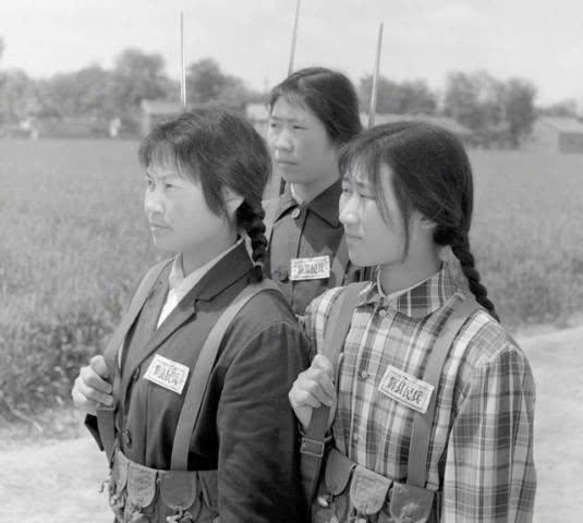 中國女兵老照片，歷史中的巾幗英雄形象展現(xiàn)，中國女兵老照片，歷史巾幗英雄形象展