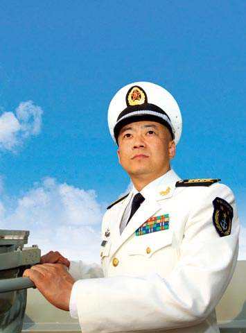 遼寧艦現(xiàn)任艦長——中國海軍力量的新標(biāo)桿，遼寧艦現(xiàn)任艦長，中國海軍力量的新典范