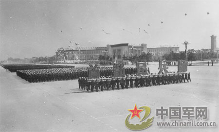 重溫歷史瞬間，探索1959年國慶閱兵視頻，重溫歷史瞬間，探索經(jīng)典，回顧1959年國慶閱兵盛況