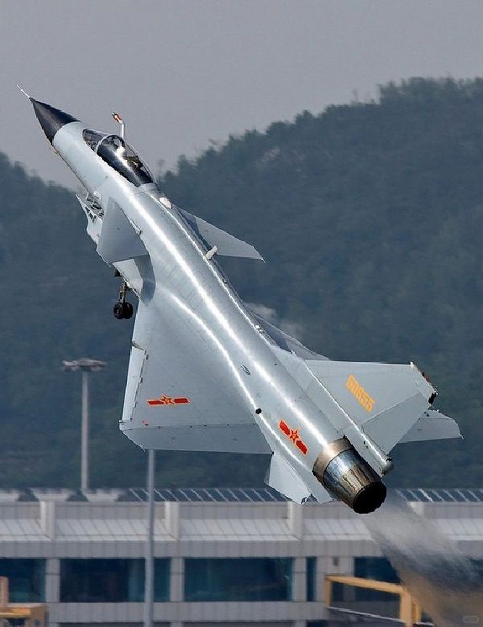殲-10戰(zhàn)斗機(jī)是幾代機(jī)？全面解析中國空軍的主力戰(zhàn)機(jī)，中國空軍主力戰(zhàn)機(jī)殲-10戰(zhàn)斗機(jī)的全面解析，幾代機(jī)？