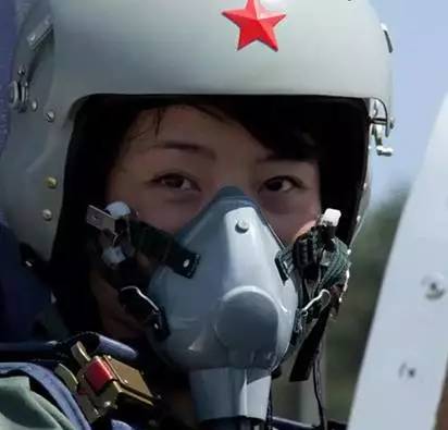 揭秘殲-10女飛行員犧牲真相，英雄背后的故事令人動(dòng)容，揭秘殲-10女飛行員犧牲真相，英雄背后的感人故事
