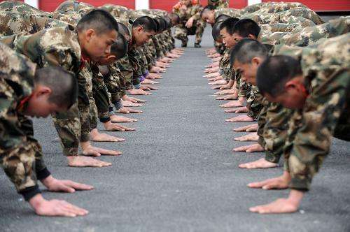 當(dāng)兵體力差會被退回來嗎？解析新兵體能訓(xùn)練的重要性與適應(yīng)性調(diào)整策略，新兵體能訓(xùn)練，適應(yīng)性調(diào)整策略與體能訓(xùn)練的重要性解析，體質(zhì)差會被退兵嗎？