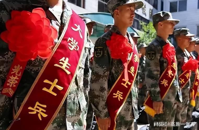關(guān)于在校大學(xué)生是否應(yīng)該去當(dāng)兵的一些思考，在校大學(xué)生是否應(yīng)該選擇入伍，深度思考探討