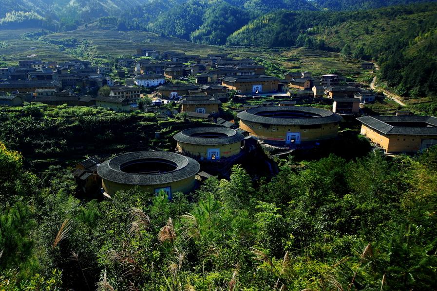 南靖土樓與永定土樓，哪個(gè)更值得一游？，南靖土樓與永定土樓，哪個(gè)更值得一游？對(duì)比解析指南