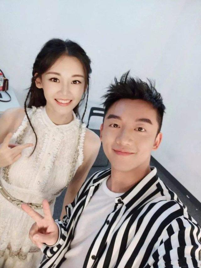 鄭愷三個(gè)寶寶的性別揭曉，家庭新成員的神秘面紗背后，鄭愷家庭新成員性別揭曉，三個(gè)寶寶的神秘面紗背后