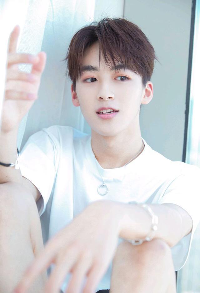 明星去世名單大全 2021，緬懷逝去的星辰，緬懷逝去的星辰，明星去世名單大全 2021