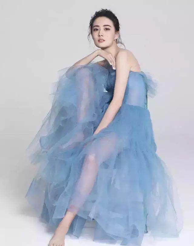 探究90后女明星的世界，璀璨星辰的她們都有哪些獨(dú)特魅力？，璀璨星辰下的90后女明星，獨(dú)特魅力大揭秘！