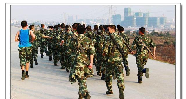 女兵兩年能拿多少錢，深度解析軍隊薪酬與福利待遇，深度解析，女兵兩年軍隊薪酬與福利待遇概覽