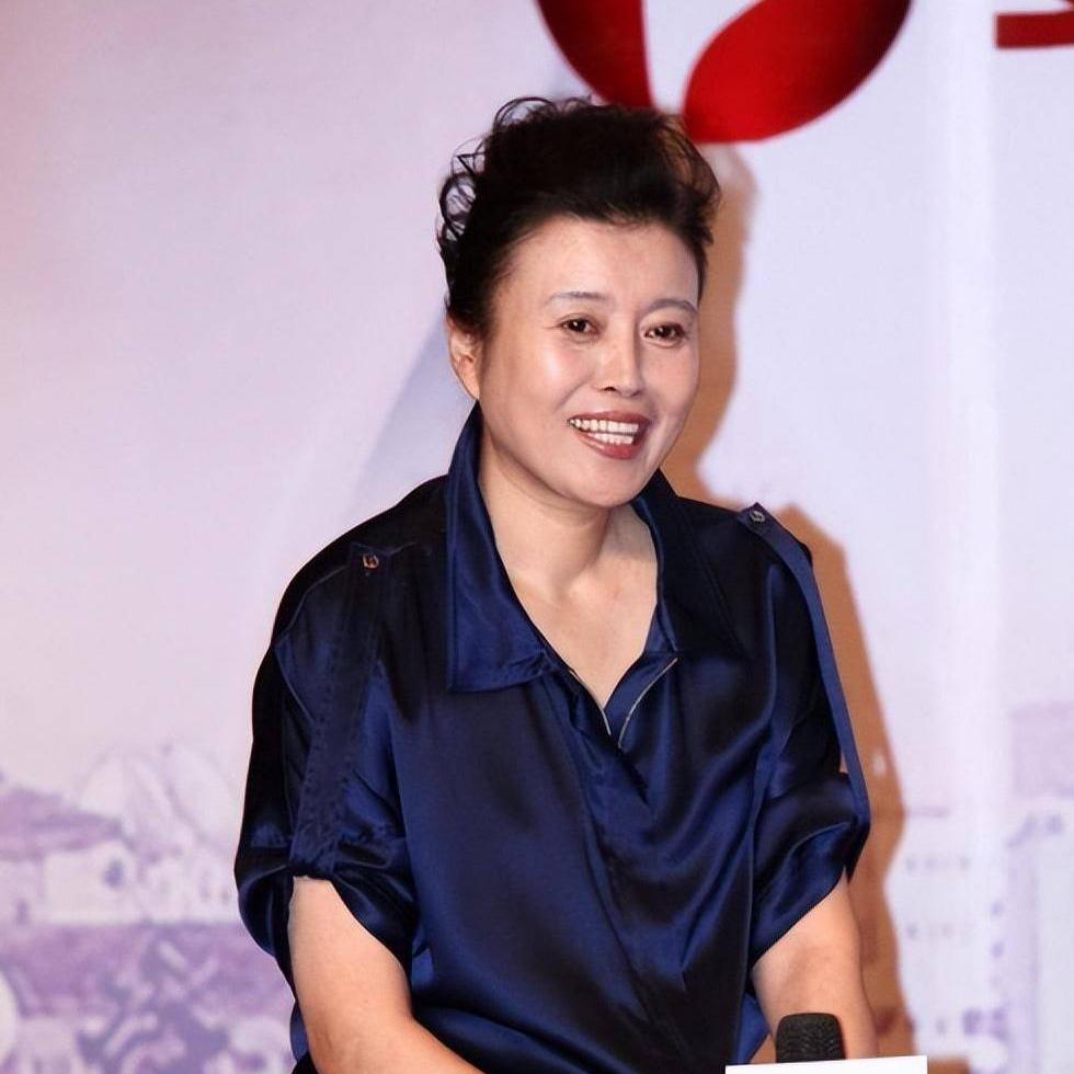 演員丁嘉麗個(gè)人資料，深度解析一位影視界的璀璨明星，演員丁嘉麗個(gè)人資料揭秘，影視界的璀璨明星深度解析