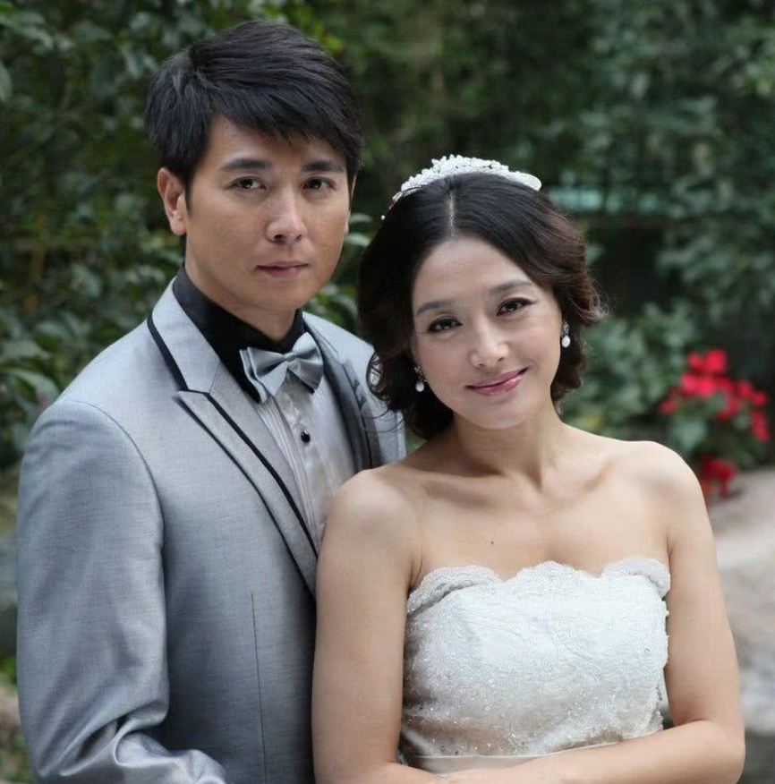 保劍鋒個(gè)人資料、老婆圖片及其影響力探討，保劍鋒個(gè)人資料揭秘，影響力探討與老婆照片曝光
