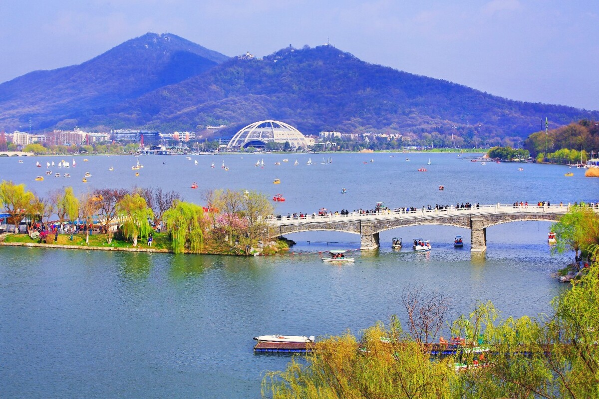 玄武湖公園景點介紹，領略千年文化與自然美景的絕佳去處，玄武湖公園，千年文化與自然美景的交融之地
