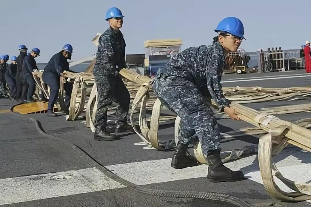 第二艘航母斷裂真相揭秘，是真是假？，第二艘航母斷裂真相揭秘，真相究竟如何？