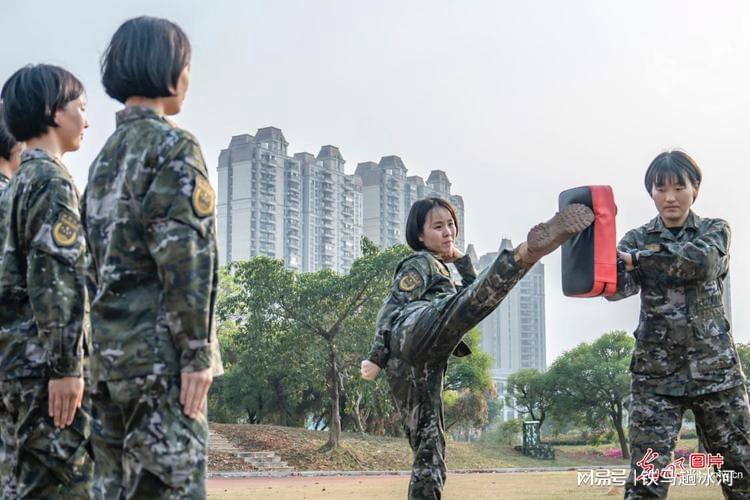 大學(xué)女兵選拔，性別與選拔機會的關(guān)系探討，大學(xué)女兵選拔，性別與選拔機會的深度探討
