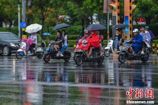海南三亞天氣——熱帶風(fēng)情下的氣候特點(diǎn)，海南三亞熱帶風(fēng)情的氣候特點(diǎn)解析