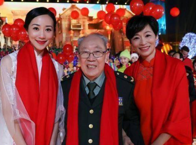 揭秘韓雪的大伯，背后的神秘上將究竟是誰？，韓雪大伯背后的神秘上將身份揭秘！