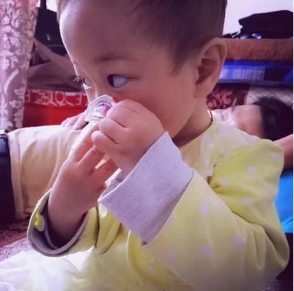 寶寶寧愿餓著也不吃奶粉，原因與解決方案，寶寶拒絕奶粉喂養(yǎng)，原因及應(yīng)對策略