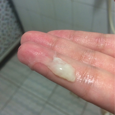 陰部流出來的液體是什么？全面解析女性分泌物，女性陰部流出液體的全面解析，了解女性分泌物成分與特性